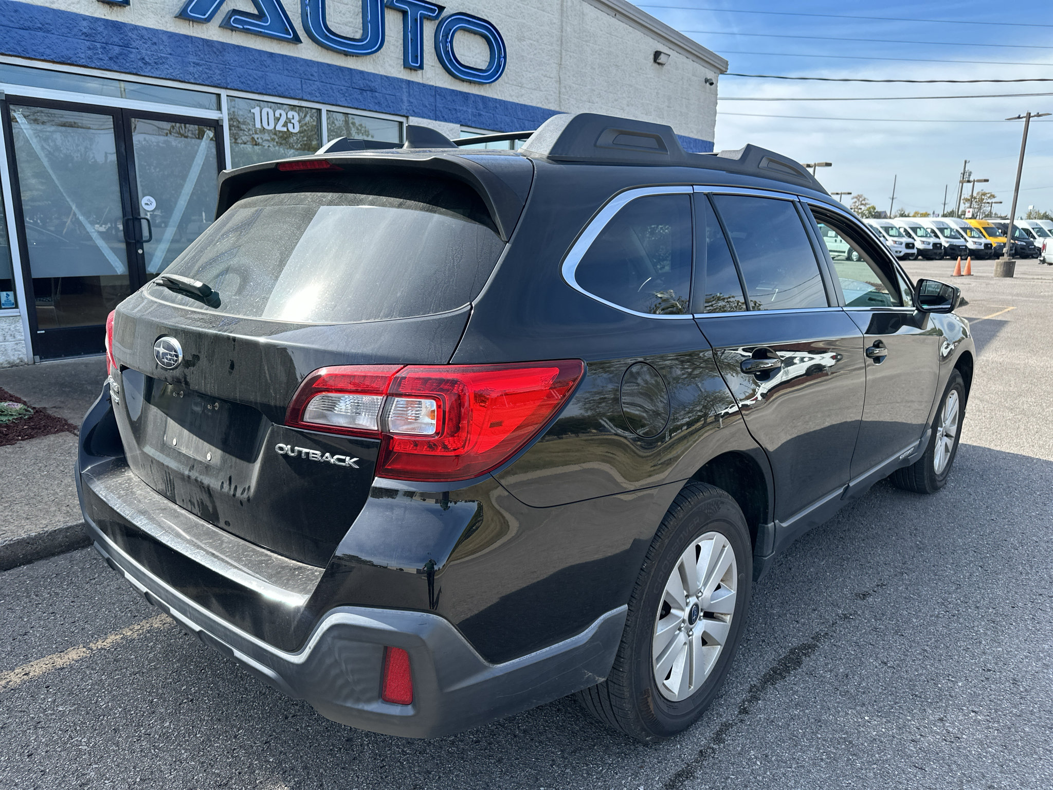 Used 2018 Subaru Outback 2.5i Premium AWD/4WD image 4