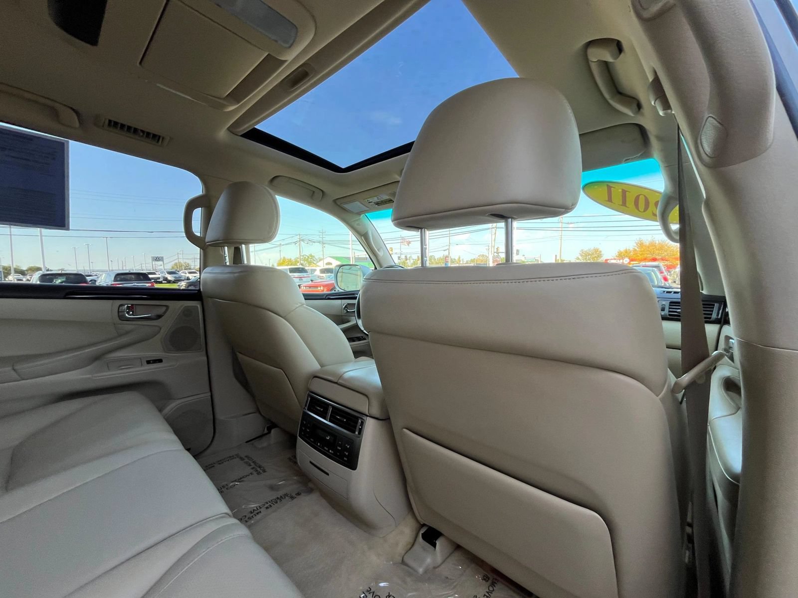 Used 2011 Lexus LX 570 4WD w/ Luxury Pkg image 36