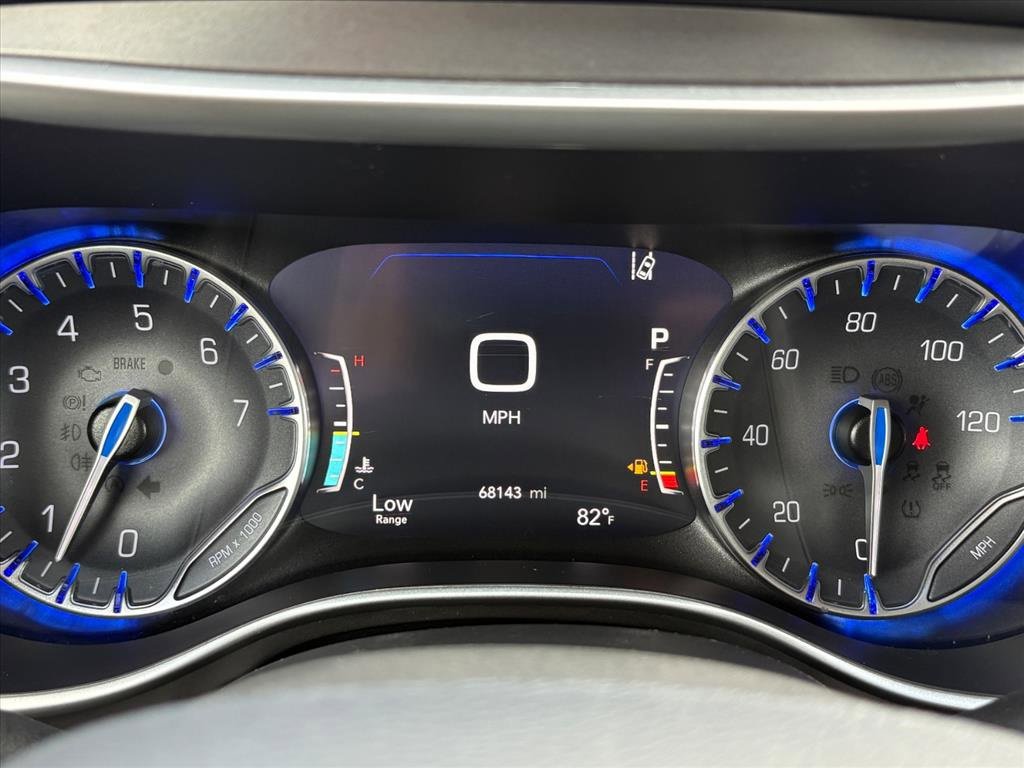 Used 2022 Chrysler Pacifica Touring-L image 13