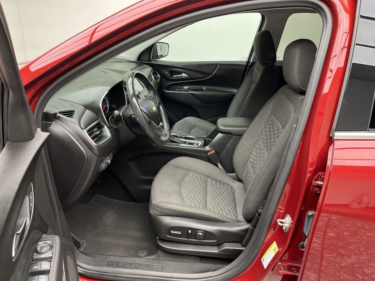 Certified 2018 Chevrolet Equinox LT AWD/4WD image 3
