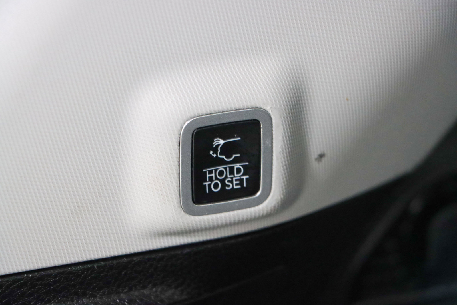 Used 2023 Jeep Grand Cherokee Limited w/ Luxury Tech Group II image 30