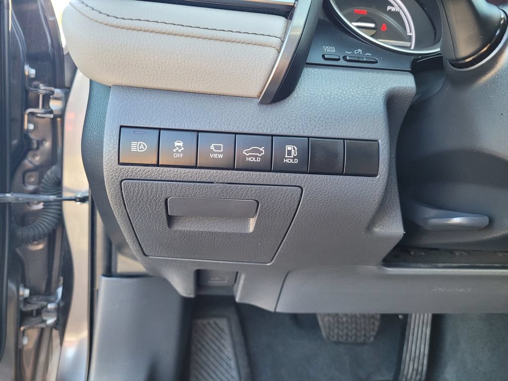 Used 2024 Toyota Camry XLE w/ Navigation Package FWD image 25