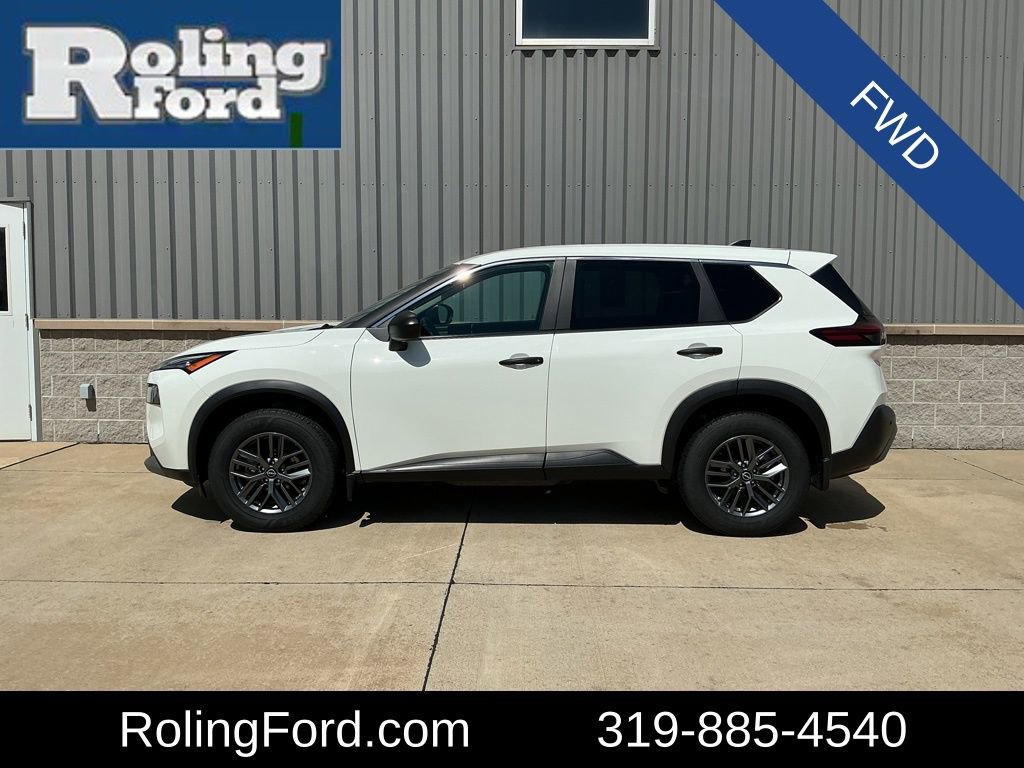 Used 2023 Nissan Rogue S image 2