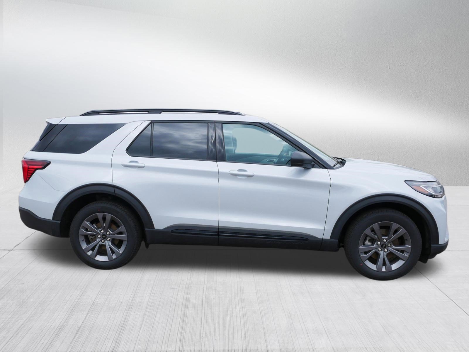 Used 2026 Ford Explorer Active w/ Active Comfort Package AWD/4WD image 8