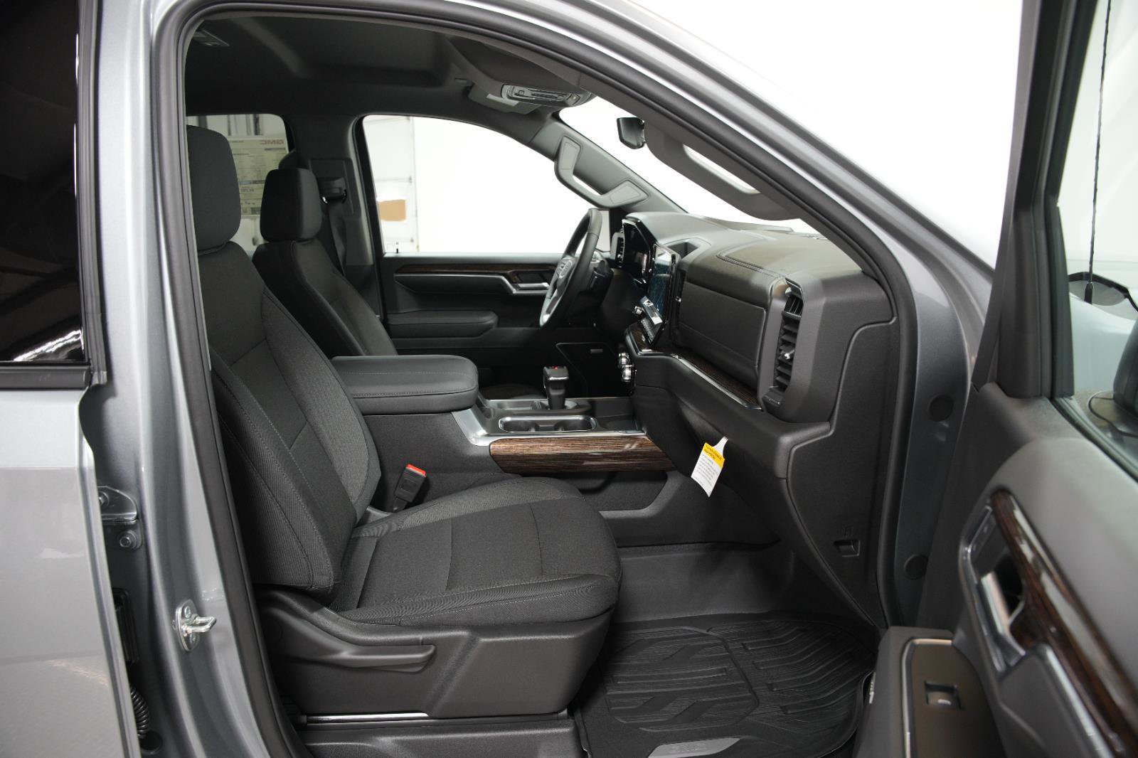 New 2025 GMC Sierra 1500 Elevation image 16
