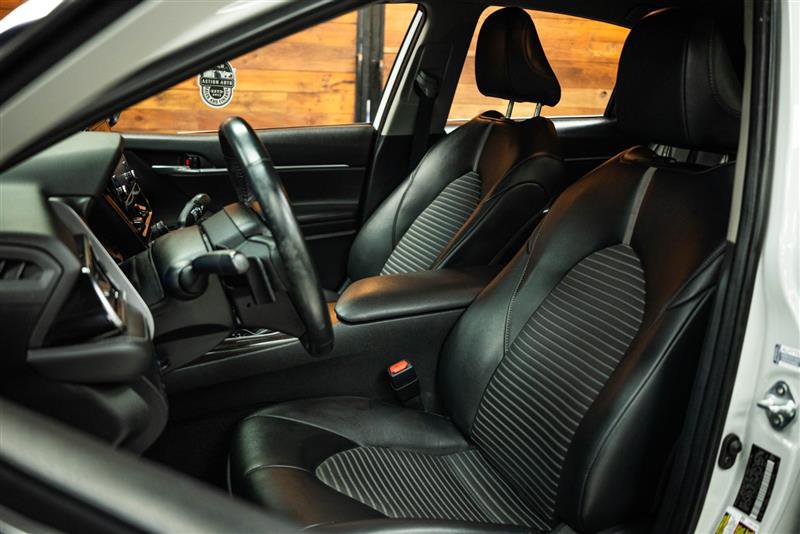 Used 2023 Toyota Camry SE FWD image 9