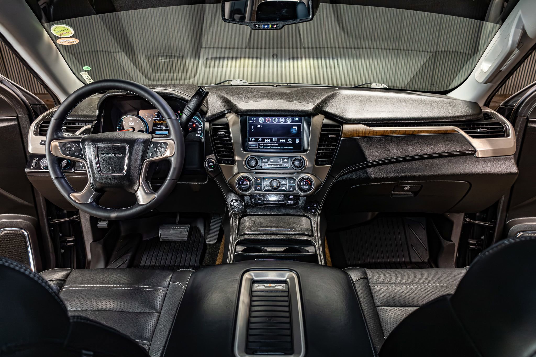 Used 2018 GMC Yukon Denali w/ Denali Ultimate Package AWD/4WD image 13