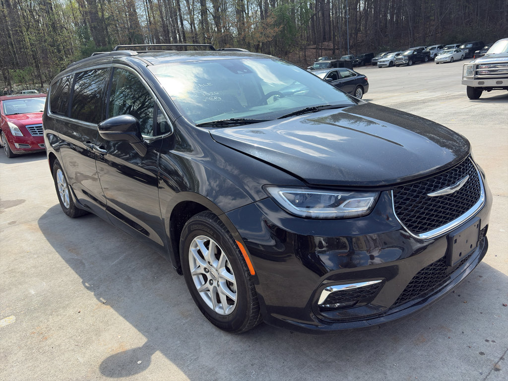 Used 2022 Chrysler Pacifica Touring-L image 2