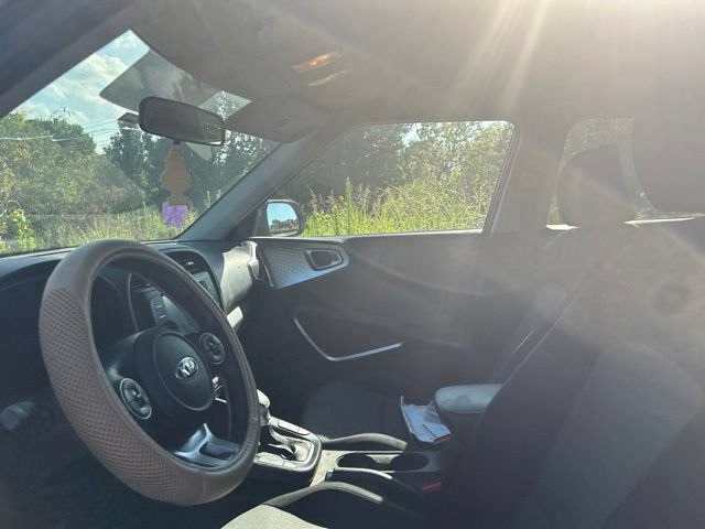 Used 2020 Kia Soul LX FWD image 11
