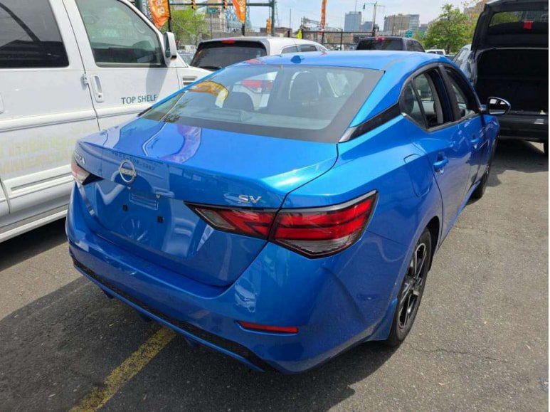 Used 2024 Nissan Sentra SV FWD image 4