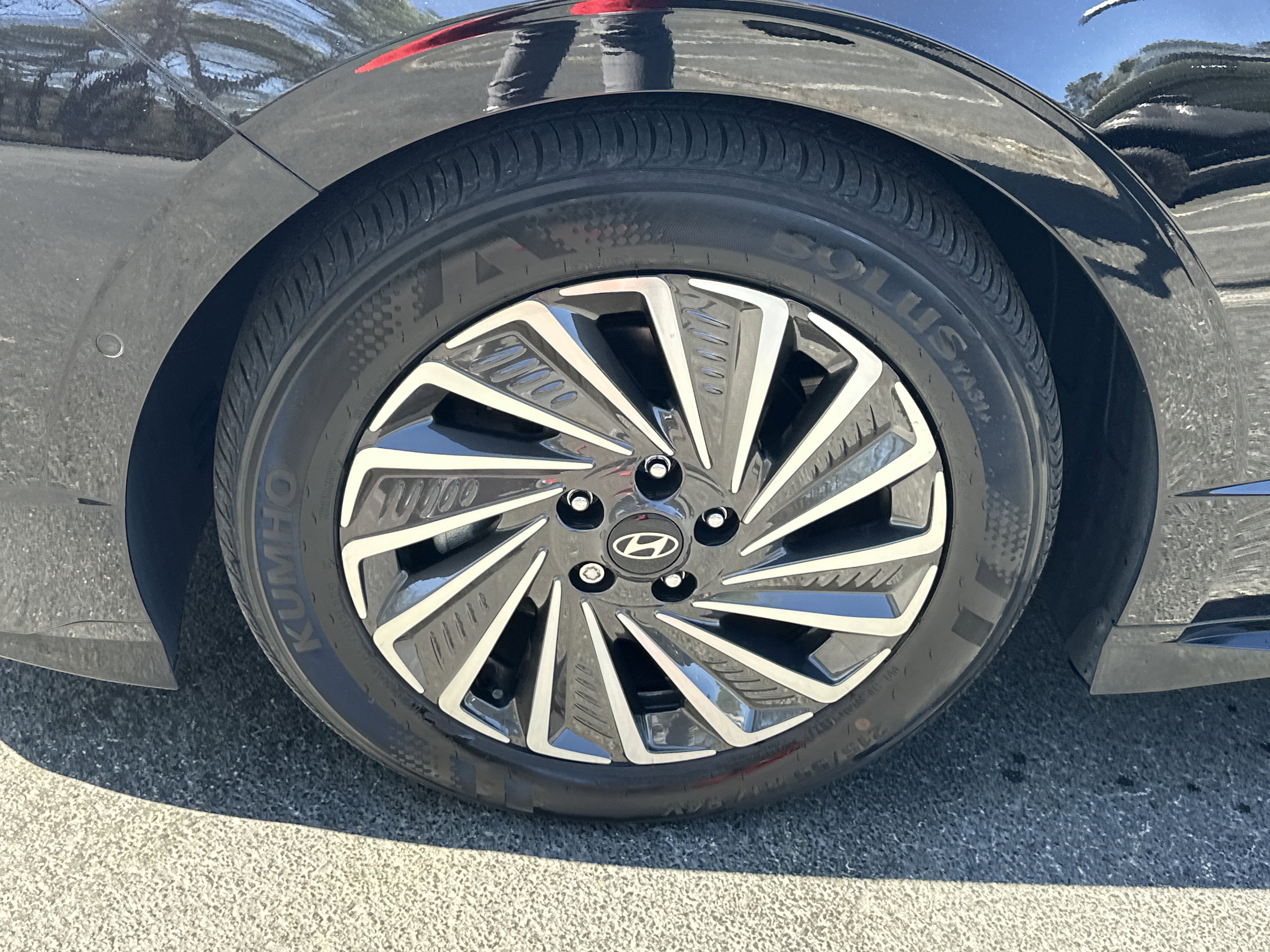 Used 2024 Hyundai Sonata Limited image 13