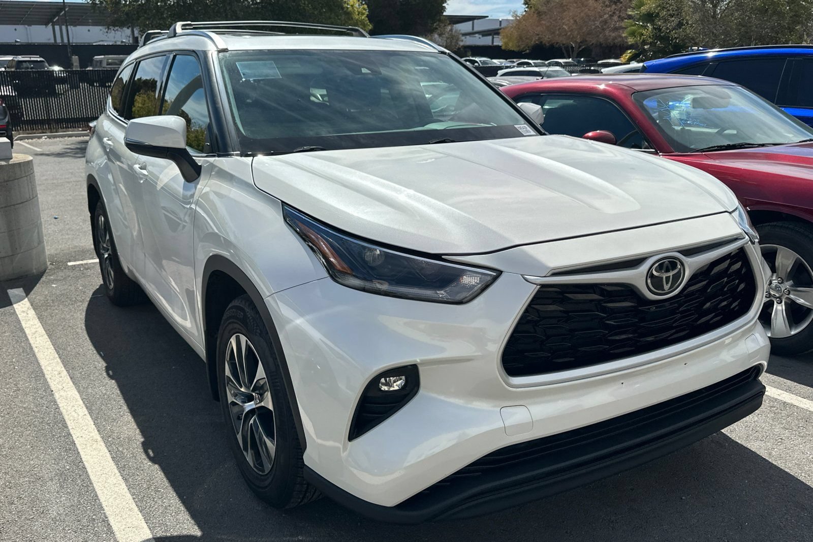 Used 2021 Toyota Highlander XLE FWD image 2