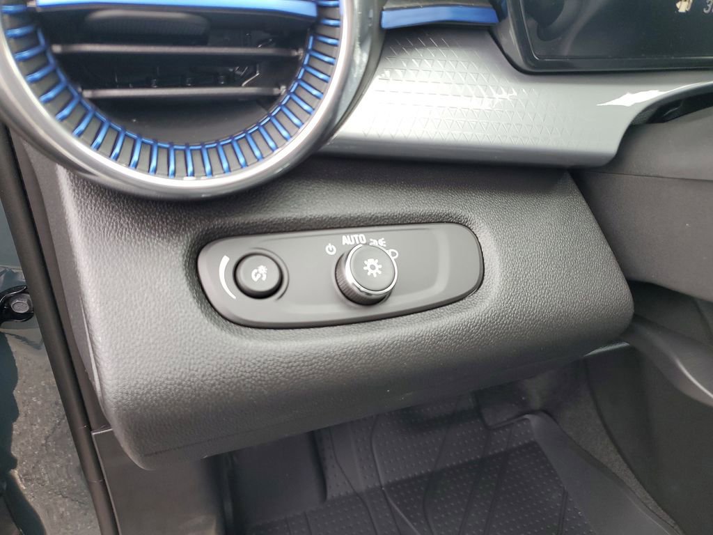 New 2026 Chevrolet Trax LT image 16