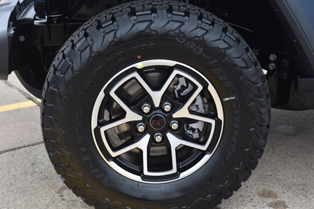 New 2026 Jeep Wrangler Unlimited Rubicon w/ Technology Group image 9