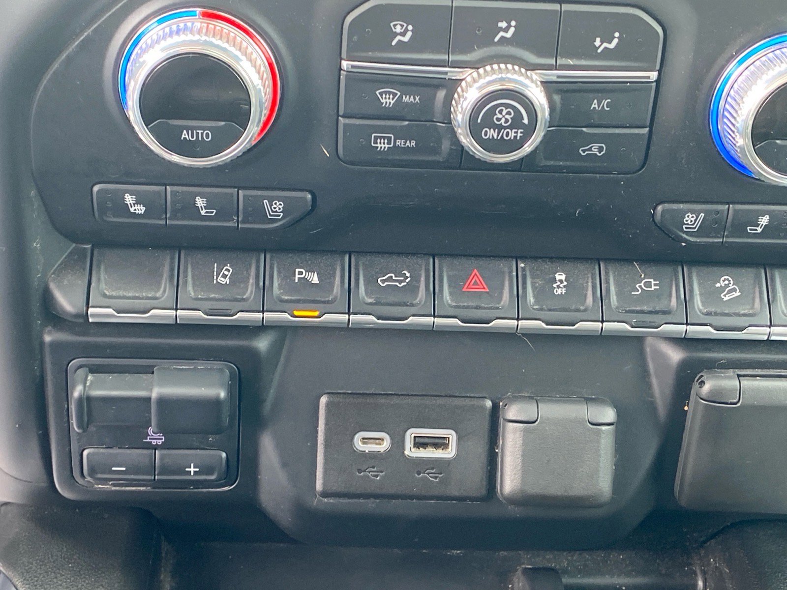 Used 2022 GMC Sierra 2500 AT4 w/ AT4 Premium Plus Package image 13