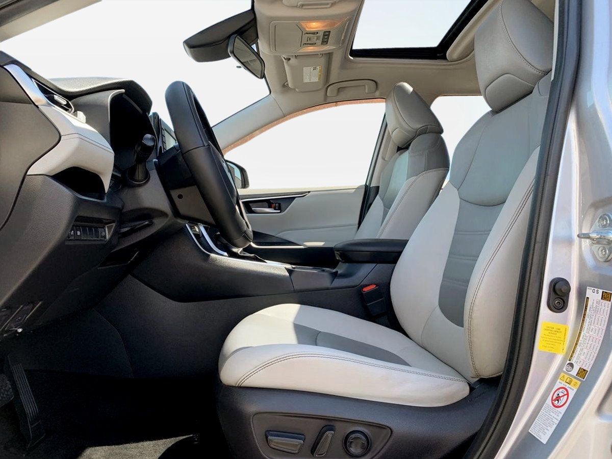 Used 2019 Toyota RAV4 XLE Premium FWD image 29