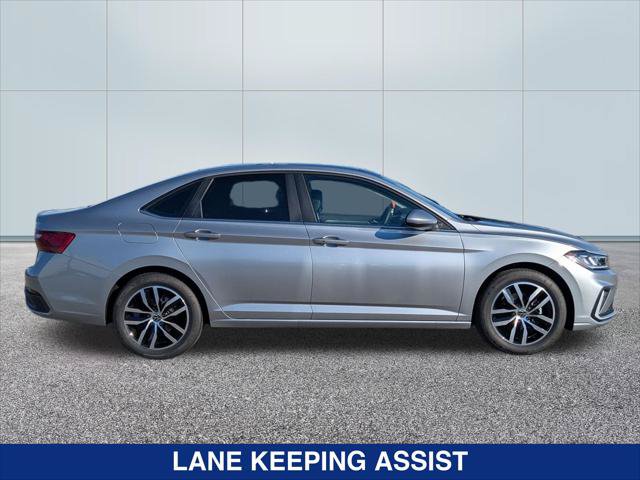 New 2025 Volkswagen Jetta SE FWD image 6