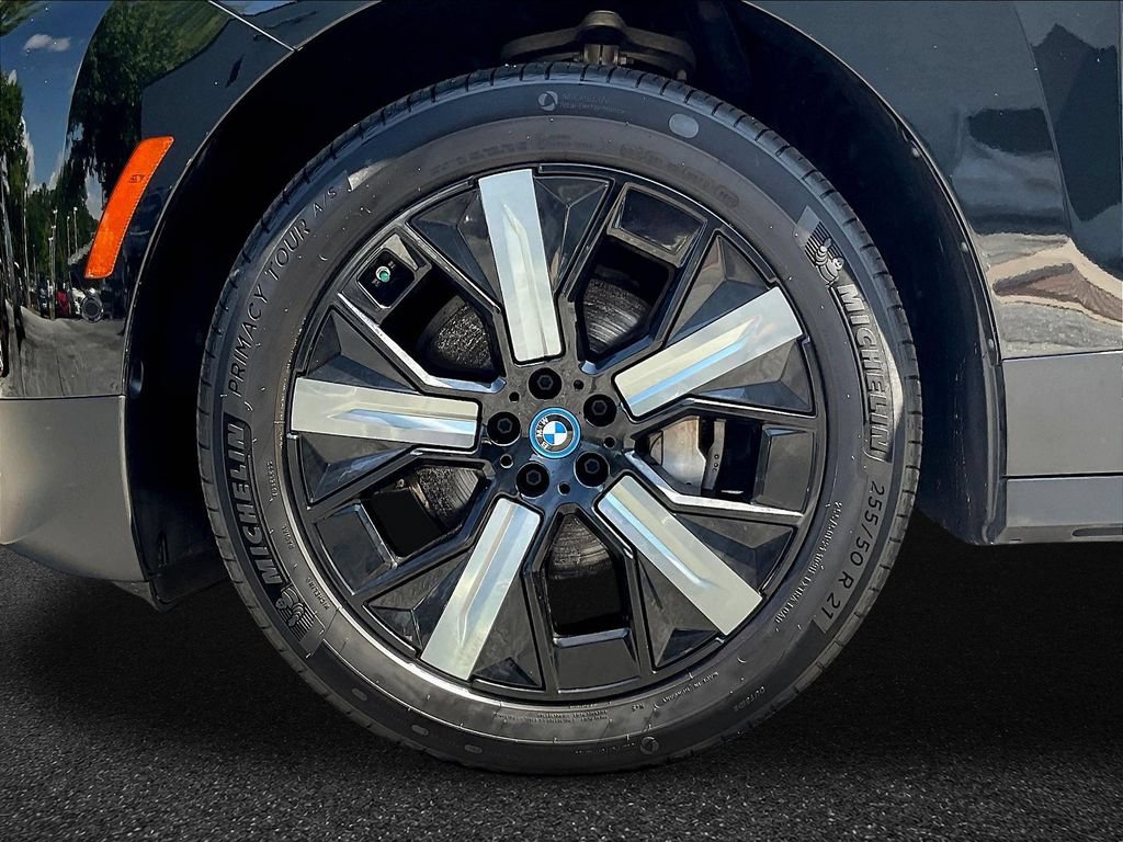 Used 2024 BMW iX xDrive50 w/ Premium Package AWD/4WD image 26