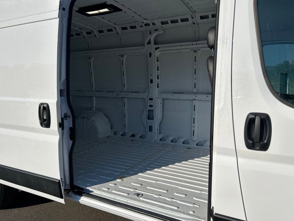 Used 2026 RAM ProMaster 2500 w/ Convenience Group FWD image 10