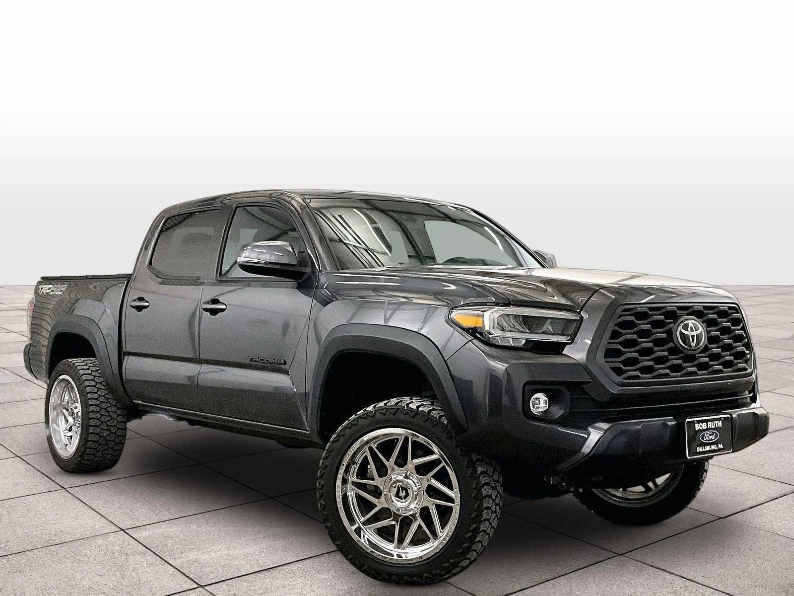 Used 2022 Toyota Tacoma TRD Off-Road w/ Technology Package AWD/4WD image 2