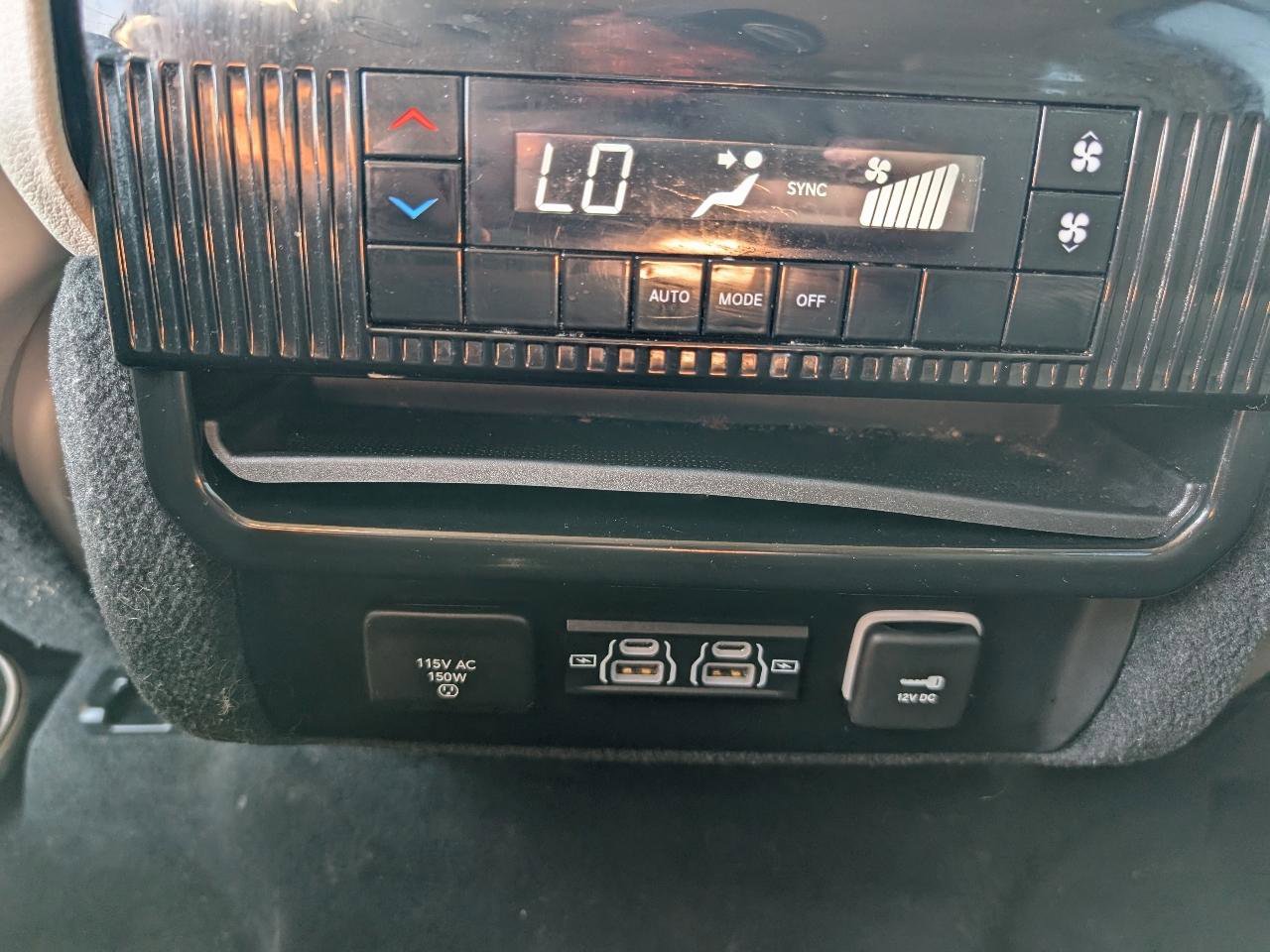 Used 2022 Jeep Wagoneer Series II AWD/4WD image 15