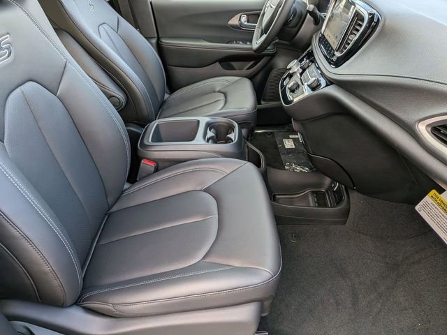 New 2026 Chrysler Pacifica Select w/ S Appearance Package image 29