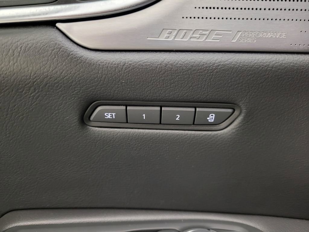 Used 2024 Cadillac XT5 Premium Luxury image 3