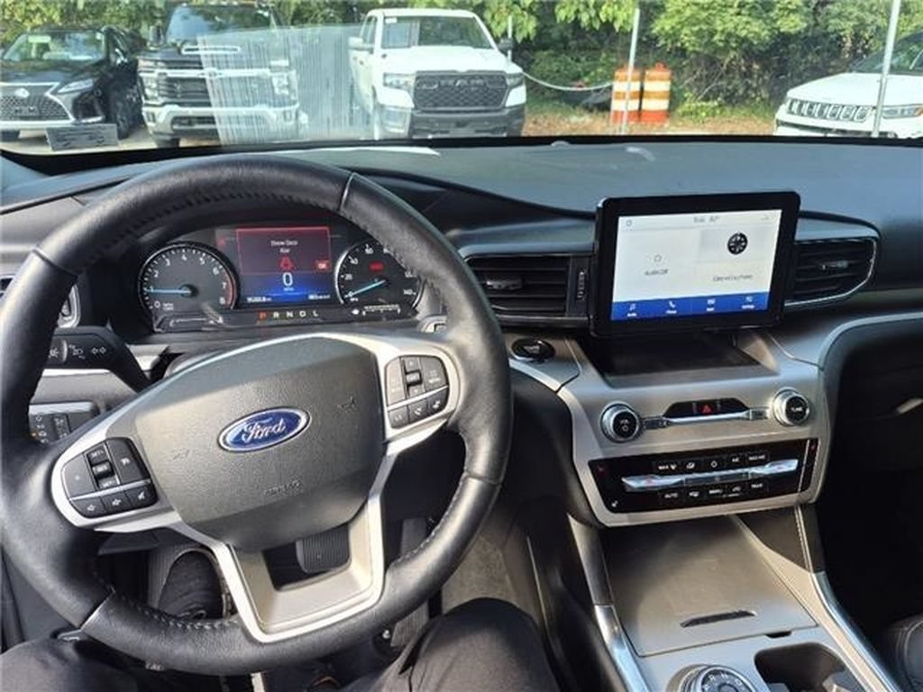 Used 2022 Ford Explorer XLT w/ Equipment Group 202A AWD/4WD image 45