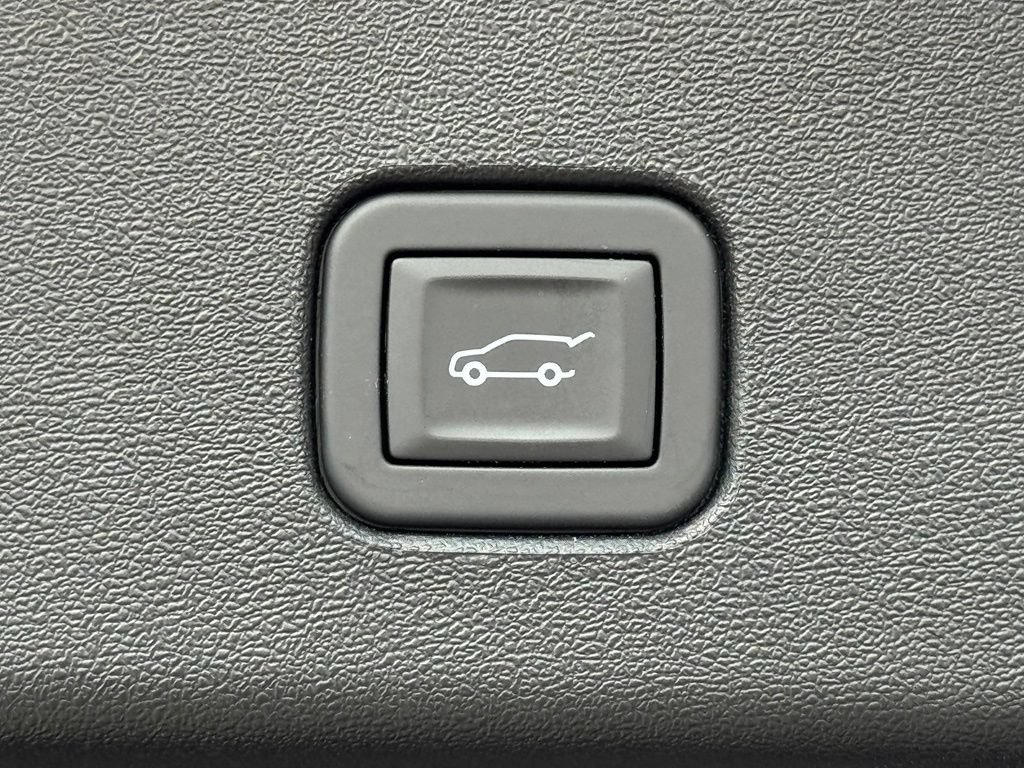 Certified 2025 Cadillac Optiq Sport 2 w/ LPO, Floor Liner Package AWD/4WD image 35