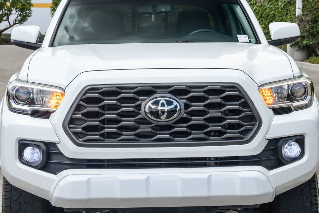 Used 2017 Toyota Tacoma SR5 w/ Tow Package RWD image 5