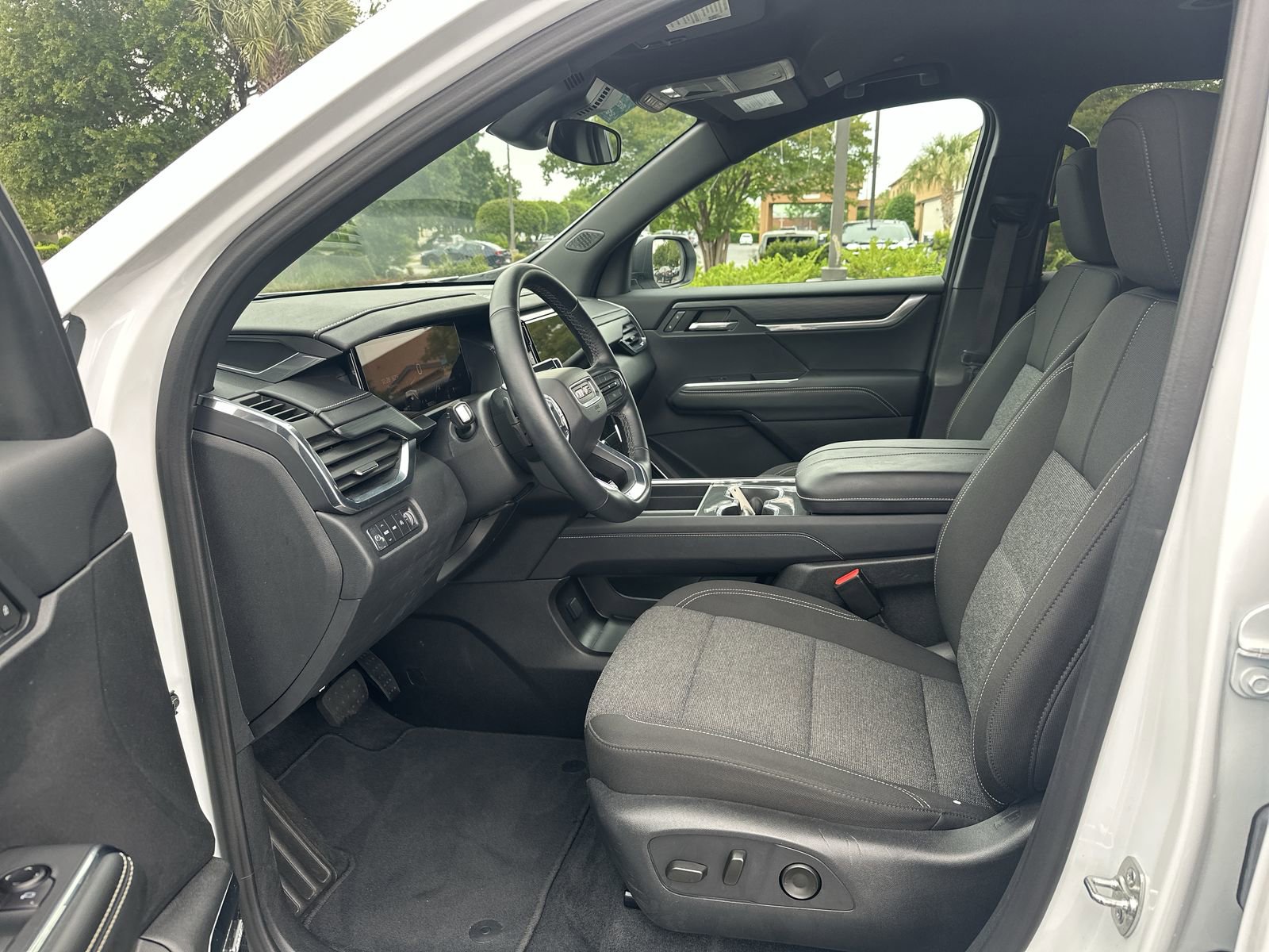 Used 2025 GMC Acadia Elevation AWD/4WD image 16