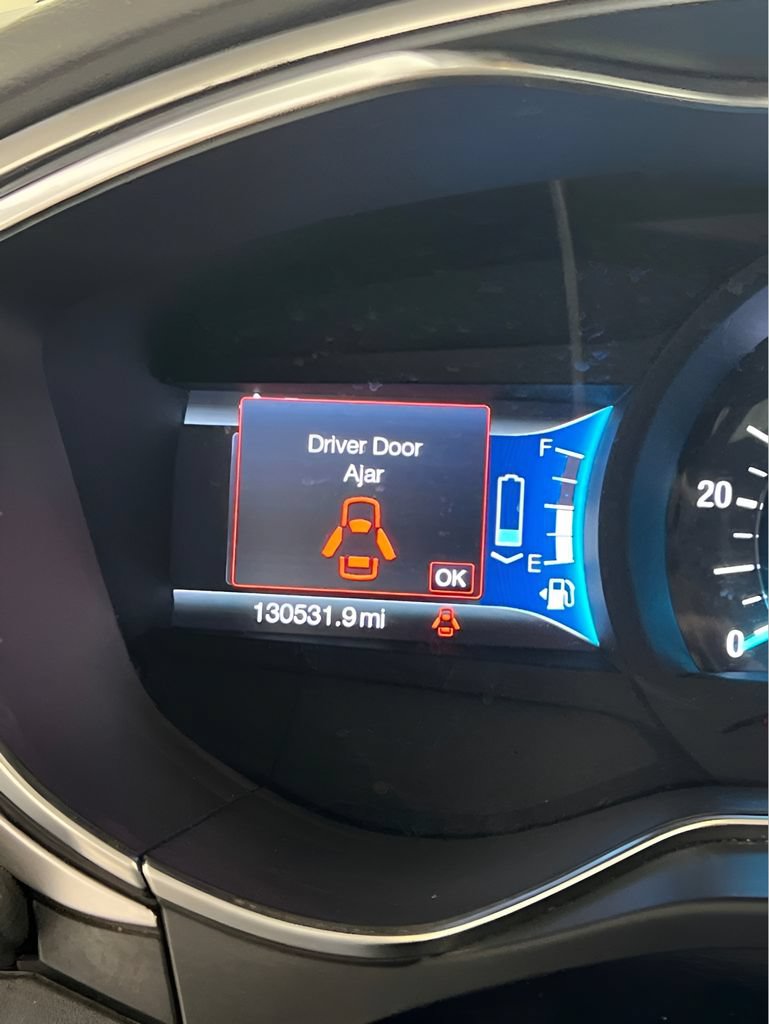 Used 2015 Ford Fusion SE FWD image 16