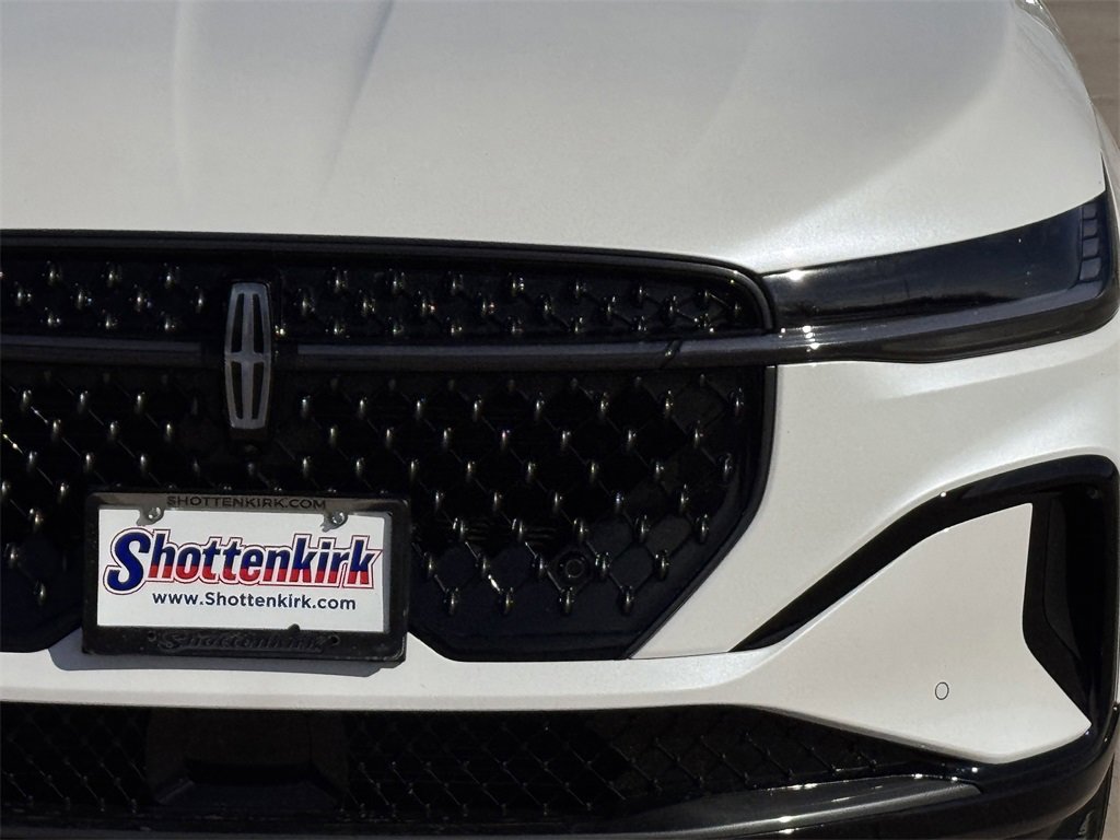 Used 2024 Lincoln Nautilus Reserve w/ Equipment Group 202A image 8