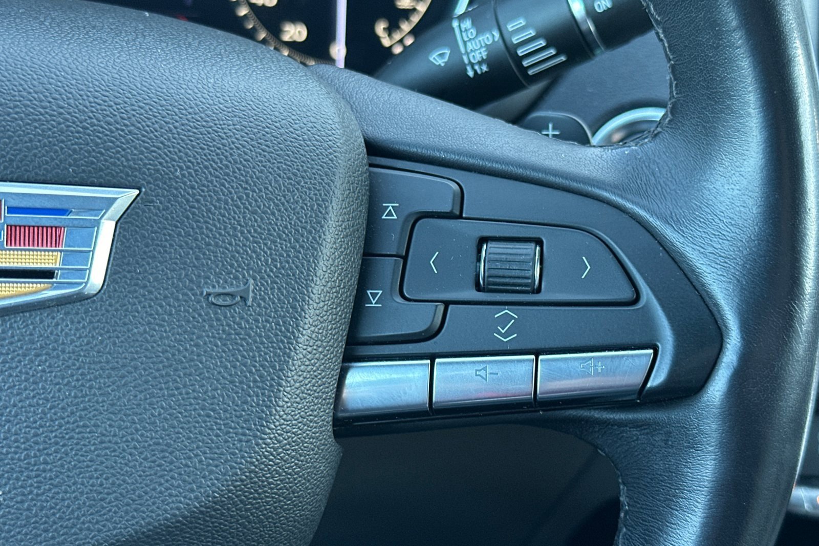 Used 2023 Cadillac XT4 Premium Luxury image 27