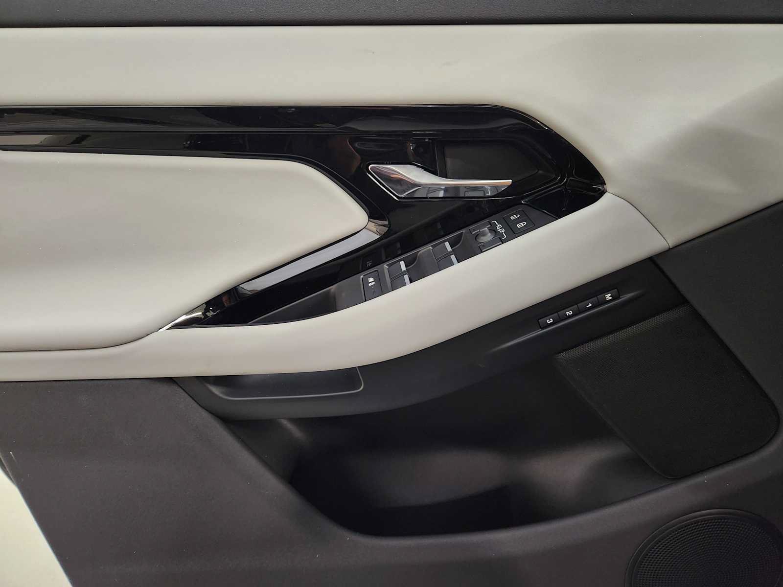 New 2026 Land Rover Range Rover Evoque S AWD/4WD image 23