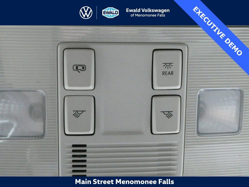 Certified 2025 Volkswagen Taos SE image 19
