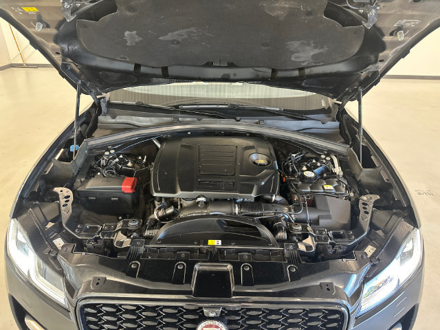 Used 2021 Jaguar F-PACE S AWD/4WD image 32