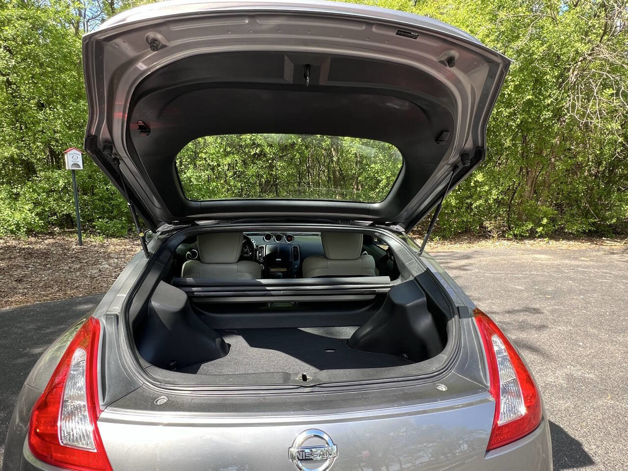 Used 2009 Nissan 370Z Touring w/ Sport Pkg RWD image 7