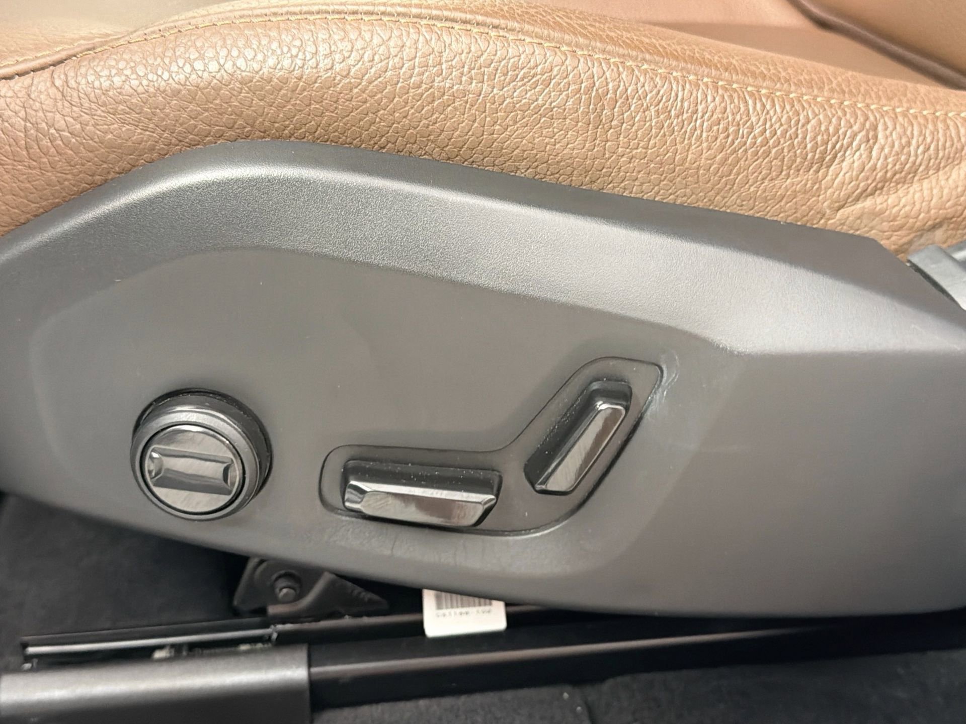 Certified 2023 Volvo XC60 B5 Plus w/ Protection Package Premier FWD image 20