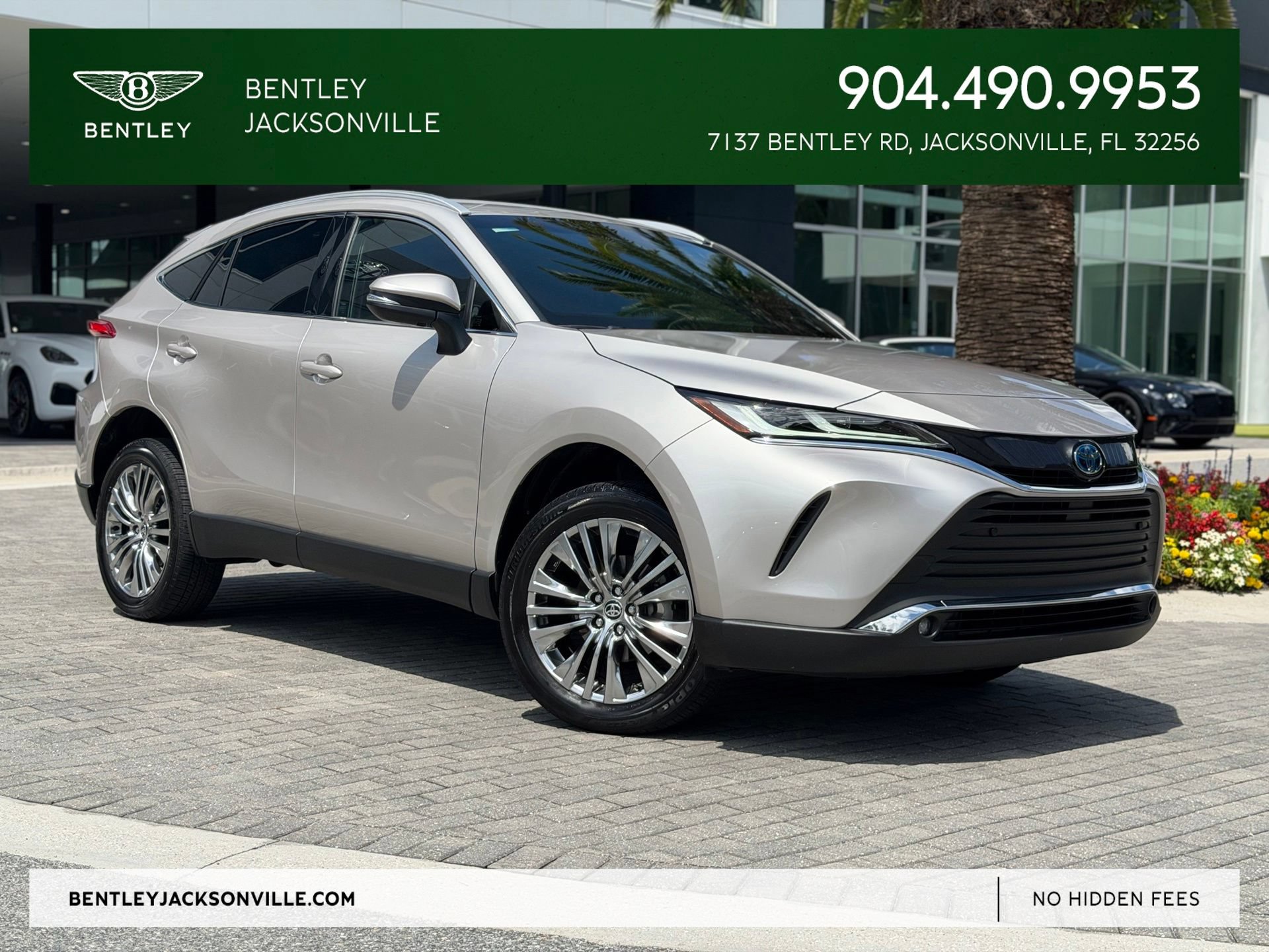 Used 2024 Toyota Venza XLE AWD/4WD image 1