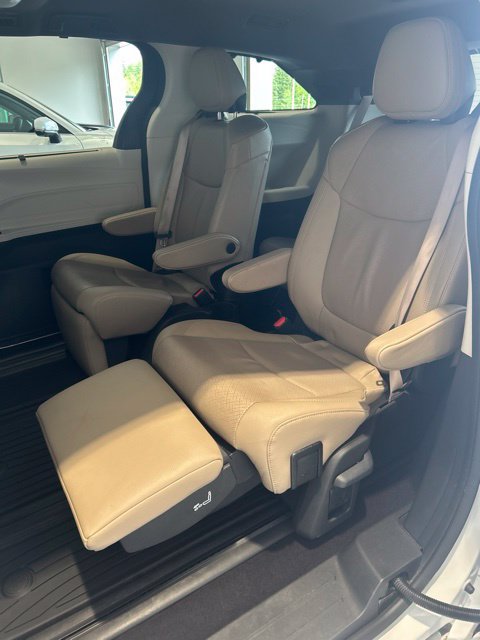 Certified 2024 Toyota Sienna Limited AWD/4WD image 18