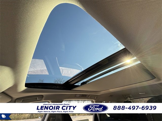 Used 2022 Nissan Pathfinder SV w/ SV Premium Package image 32