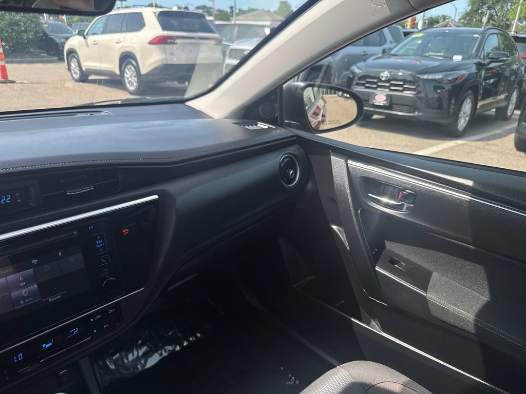 Used 2018 Toyota Corolla LE FWD image 27