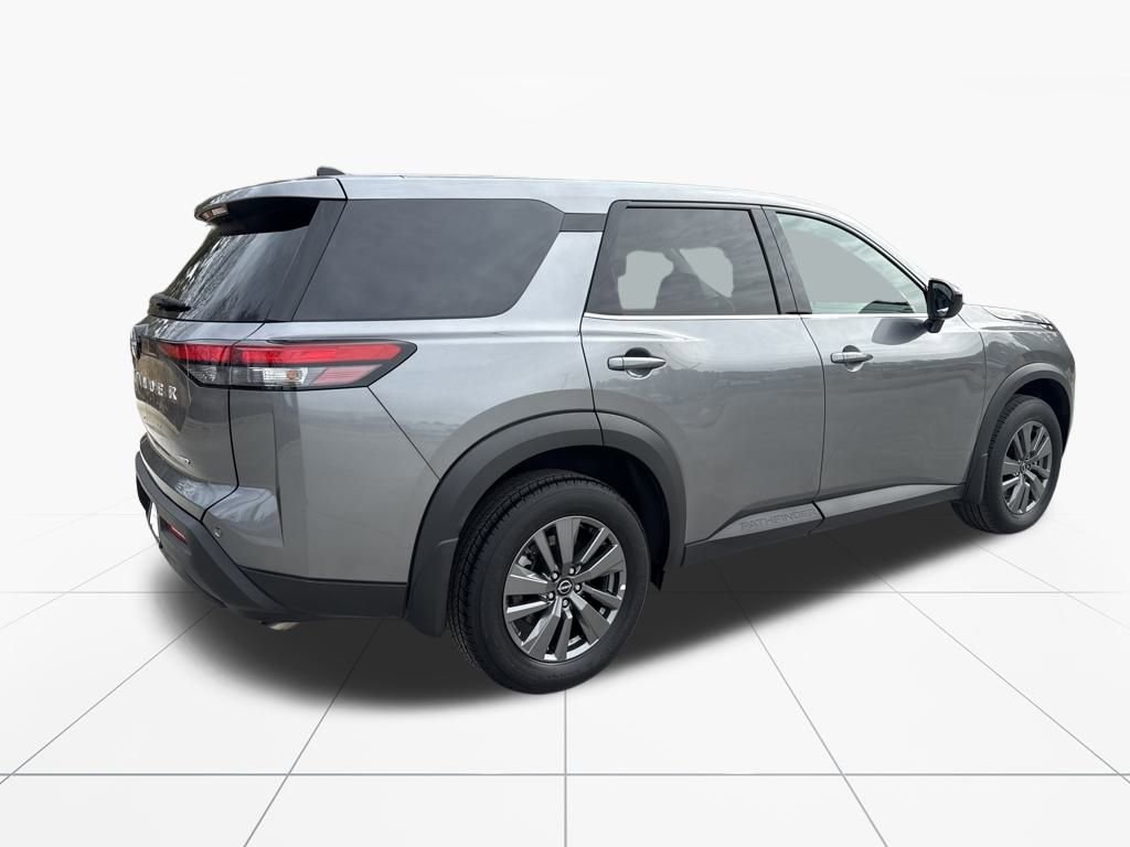 Used 2024 Nissan Pathfinder S image 10