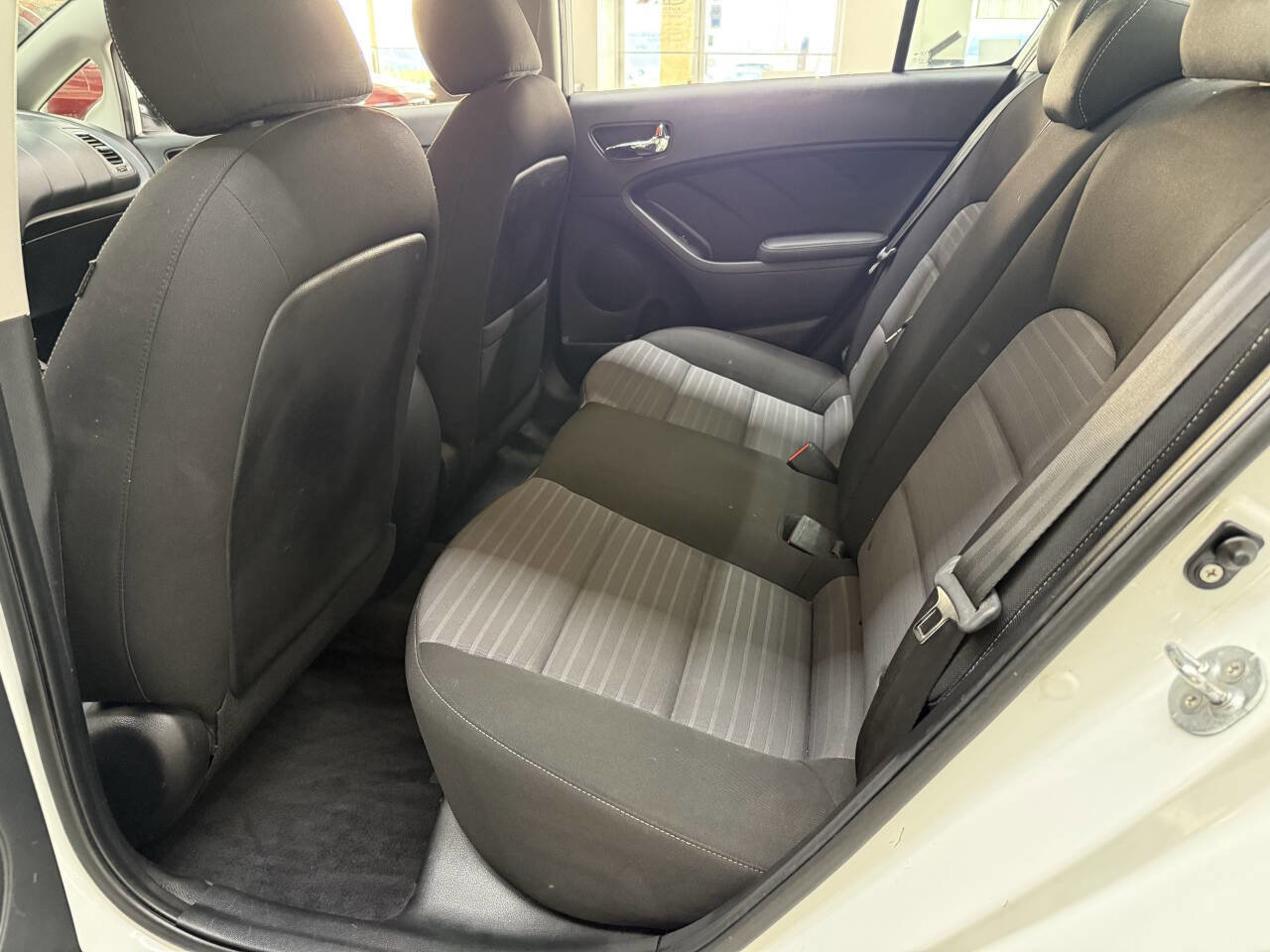 Used 2017 Kia Forte S image 12