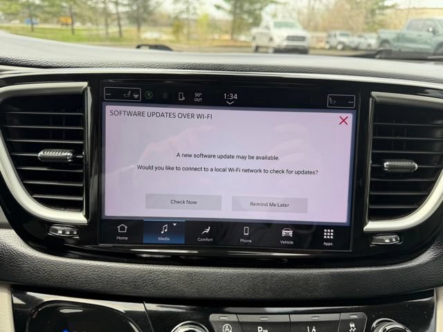 Used 2023 Chrysler Pacifica Touring-L FWD image 31