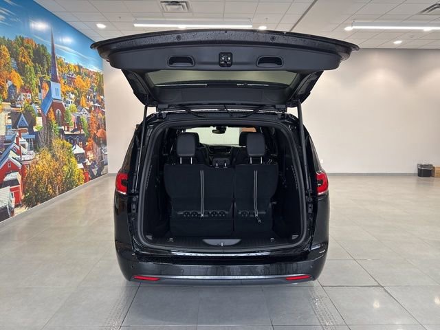 New 2026 Chrysler Pacifica Select w/ S Appearance Package image 41