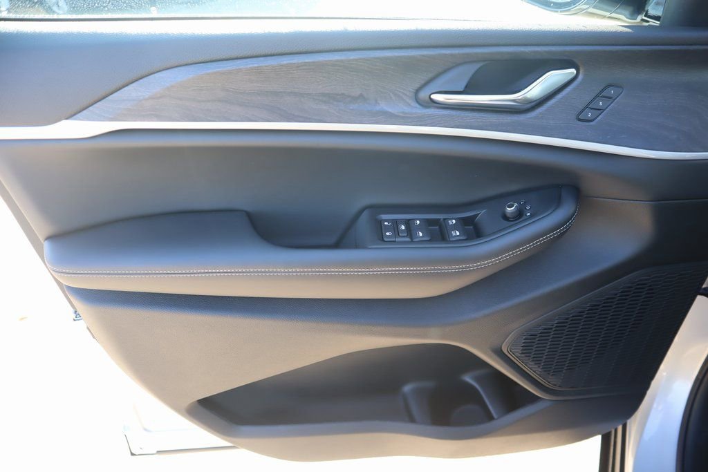 New 2025 Jeep Grand Cherokee Limited image 16