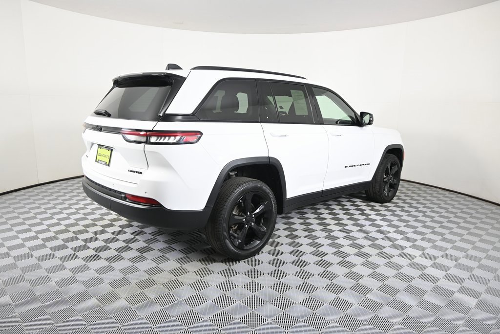 Used 2023 Jeep Grand Cherokee Limited w/ Black Appearance Package image 6