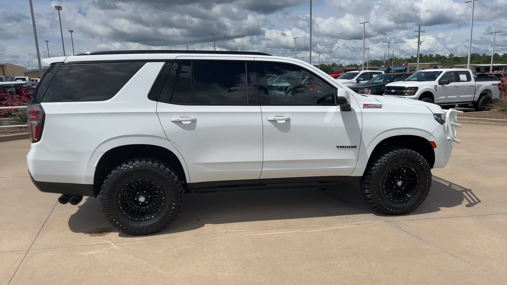 Used 2021 Chevrolet Tahoe Z71 w/ Luxury Package AWD/4WD image 8